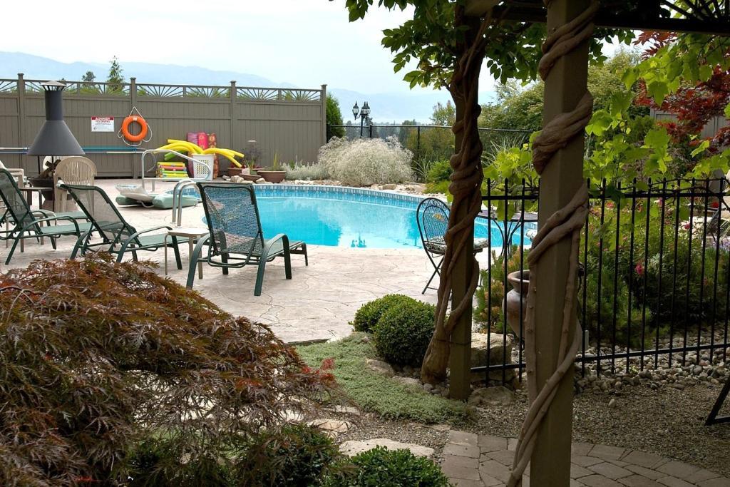 A Vista Villa Couples Retreat Kelowna Pokój zdjęcie
